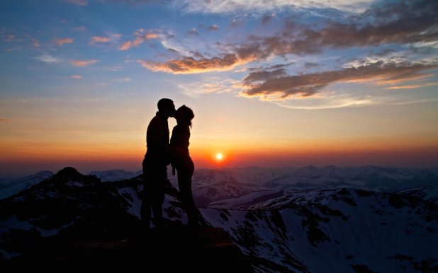 Mountain-Kiss-Love